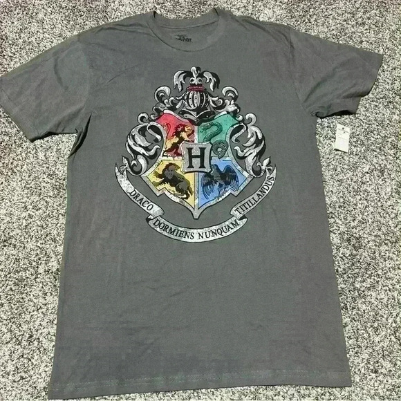 Harry Potter Universal Studios Hogwarts Crest Men's T Shirt Size S Gray - Picture 1 of 7